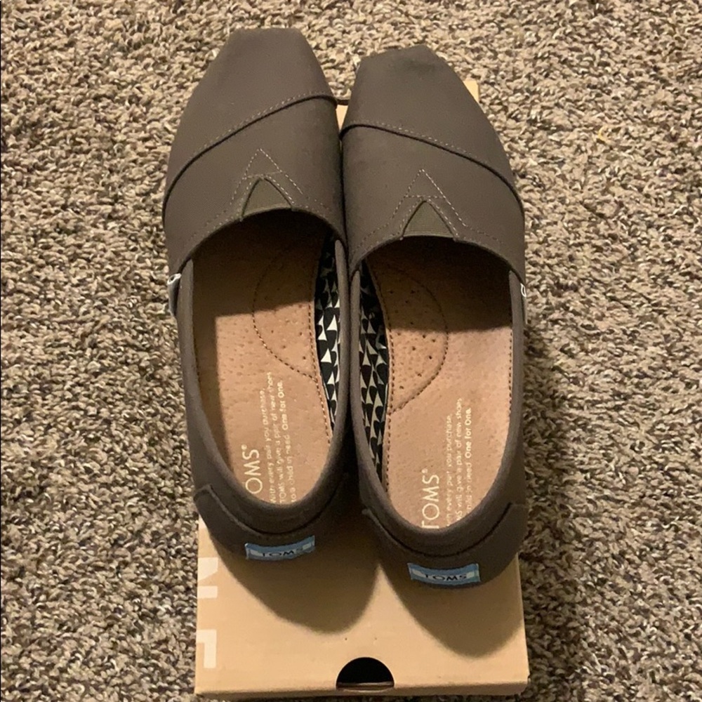 Toms - Picture 4 of 5